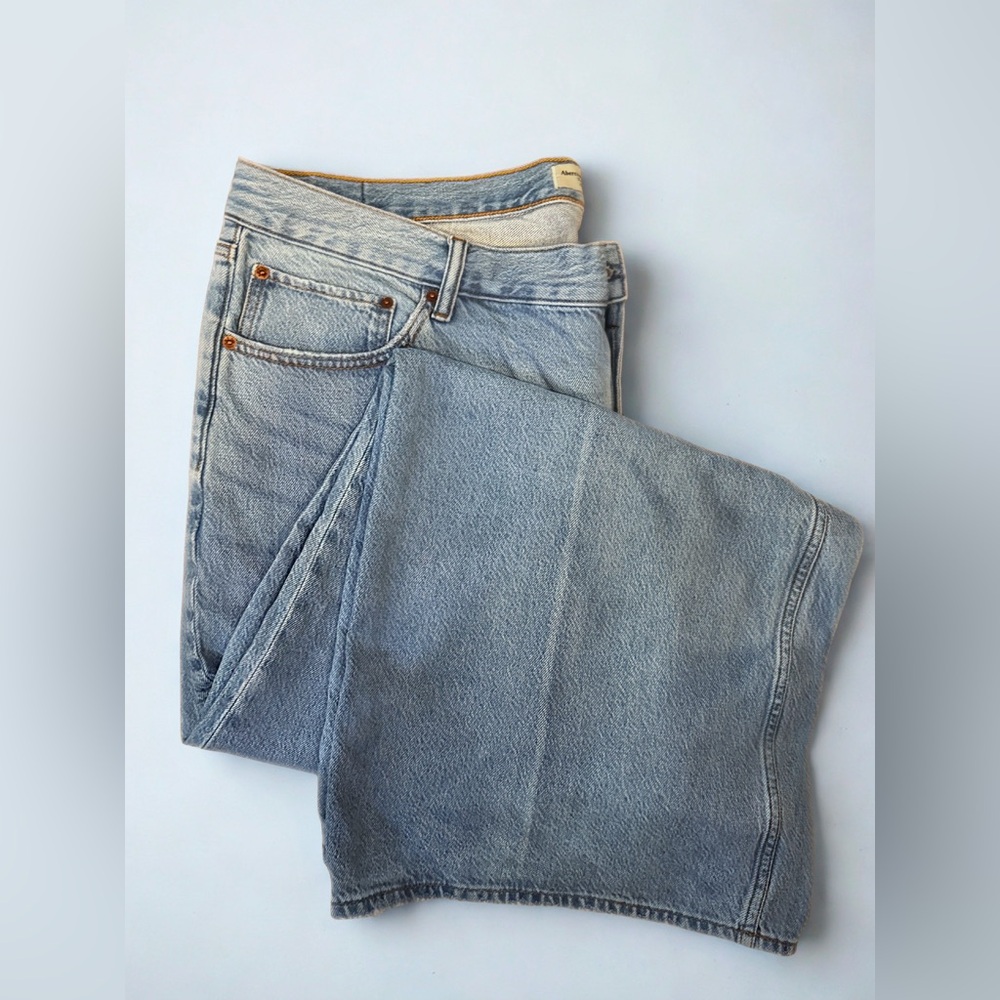 Abercrombie & Fitch Women’s Wide Leg High-Rise Light Blue Jeans 34/18R